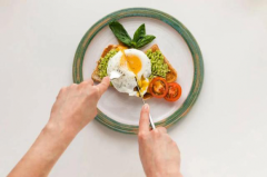 呼和浩特东大肛肠医院科普：身体出现“1黑1臭2少”，是胃癌的信号！